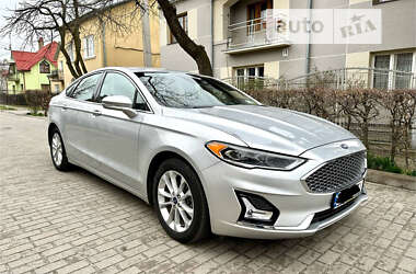 Седан Ford Fusion 2019 в Львові