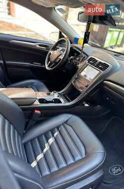 Седан Ford Fusion 2020 в 