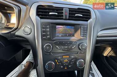 Седан Ford Fusion 2018 в 