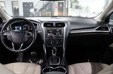 Седан Ford Fusion 2017 в 