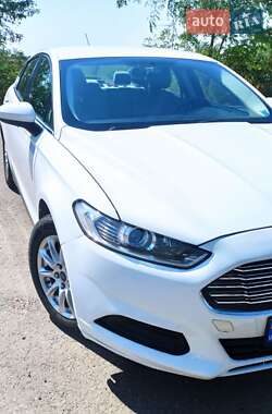 Седан Ford Fusion 2015 в 