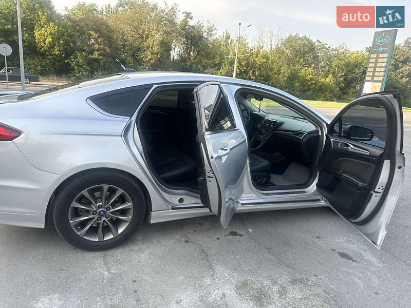 Седан Ford Fusion 2016 в Дніпрі