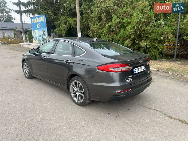 Седан Ford Fusion 2018 в Краснограде