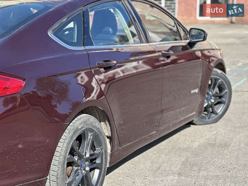 Седан Ford Fusion 2018 в Рівному