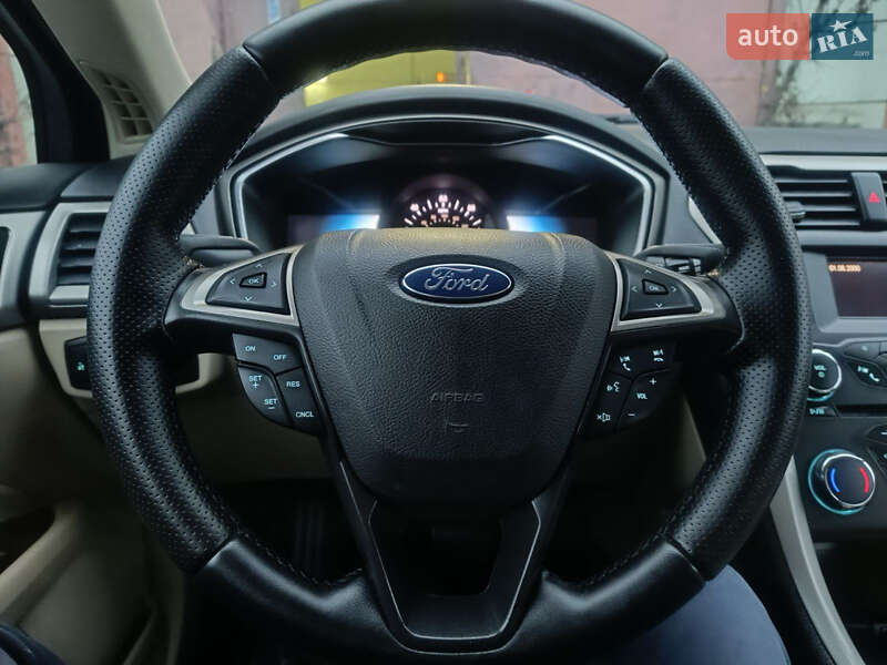 Седан Ford Fusion 2015 в Миргороді