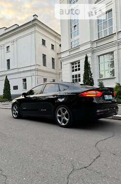 Седан Ford Fusion 2012 в 