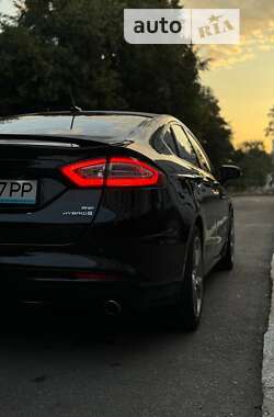 Седан Ford Fusion 2012 в 