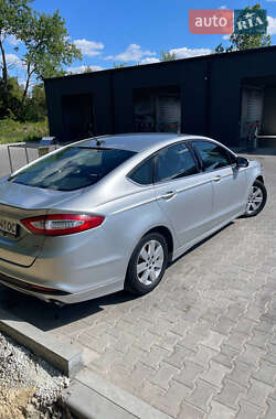 Седан Ford Fusion 2014 в Львове