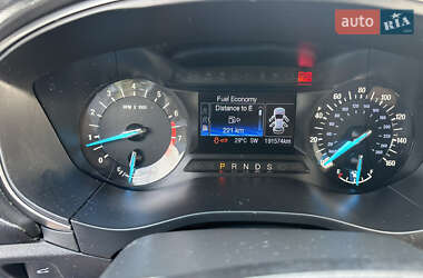 Седан Ford Fusion 2017 в 