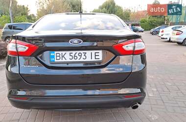 Седан Ford Fusion 2016 в 