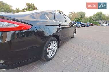 Седан Ford Fusion 2016 в 