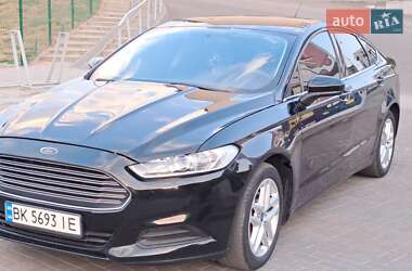 Седан Ford Fusion 2016 в 