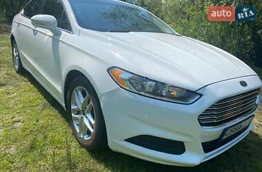 Седан Ford Fusion 2015 в 