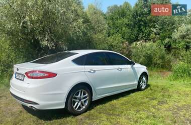 Седан Ford Fusion 2015 в 