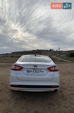 Седан Ford Fusion 2013 в 