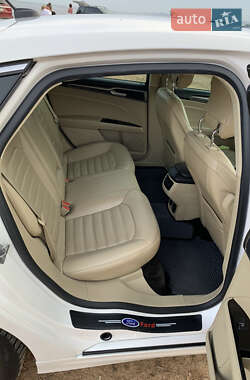 Седан Ford Fusion 2013 в 