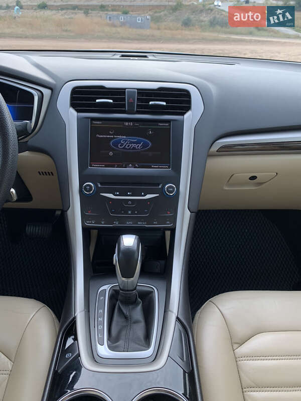 Седан Ford Fusion 2013 в Одесі