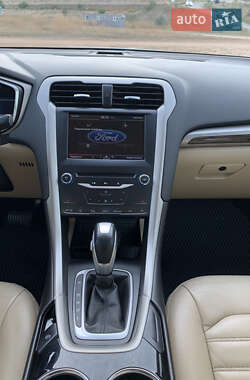 Седан Ford Fusion 2013 в 