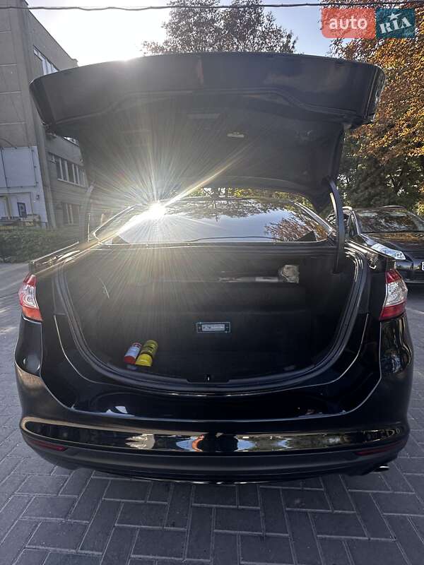 Седан Ford Fusion 2013 в Львове