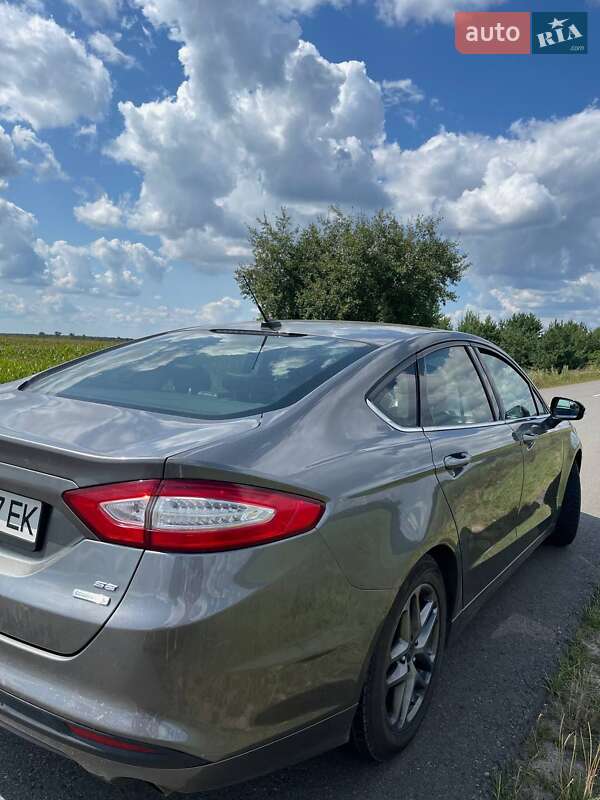 Седан Ford Fusion 2013 в Коропе