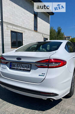 Седан Ford Fusion 2016 в 