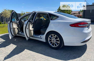 Седан Ford Fusion 2016 в 