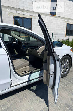 Седан Ford Fusion 2016 в 