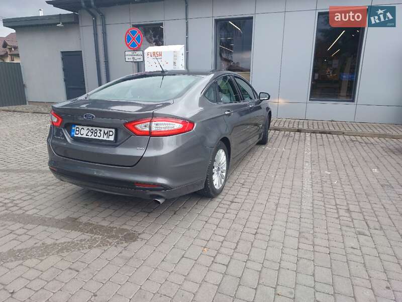 Седан Ford Fusion 2013 в Львове