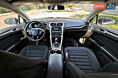 Седан Ford Fusion 2016 в 