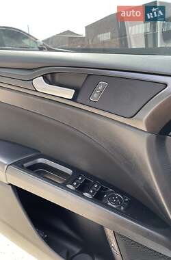 Седан Ford Fusion 2018 в 