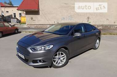 Седан Ford Fusion 2014 в Долине