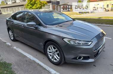 Седан Ford Fusion 2014 в Долині