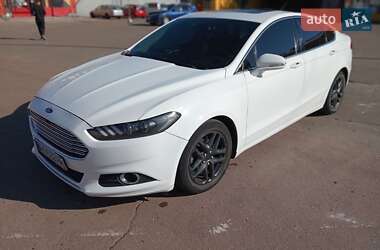 Седан Ford Fusion 2016 в 