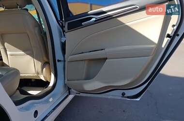 Седан Ford Fusion 2016 в 