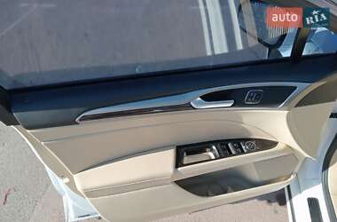 Седан Ford Fusion 2016 в 