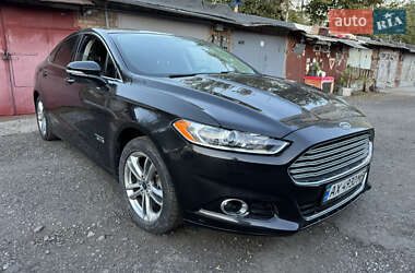 Седан Ford Fusion 2015 в 