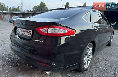 Седан Ford Fusion 2015 в 