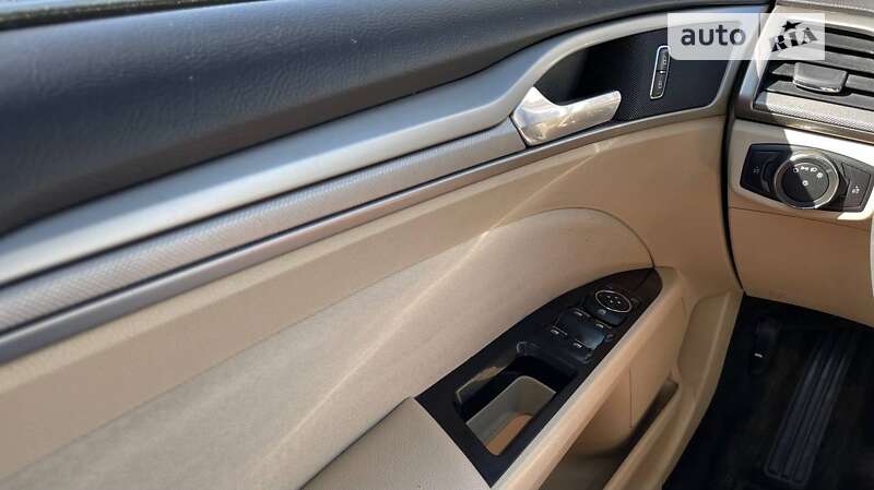 Седан Ford Fusion 2015 в Львове