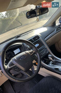 Седан Ford Fusion 2013 в 
