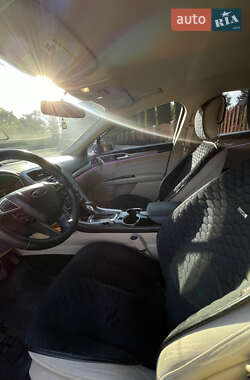 Седан Ford Fusion 2013 в 