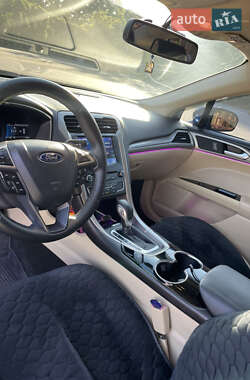 Седан Ford Fusion 2013 в 