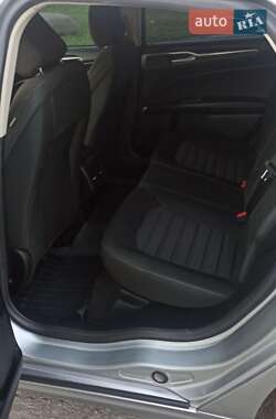 Седан Ford Fusion 2019 в 