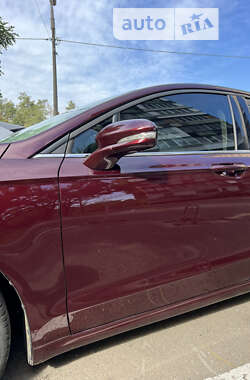 Седан Ford Fusion 2016 в 