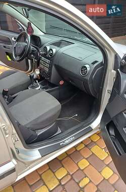 Хэтчбек Ford Fusion 2004 в 
