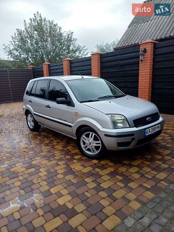 Хэтчбек Ford Fusion 2004 в 