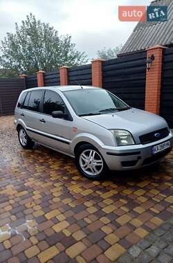 Хэтчбек Ford Fusion 2004 в 