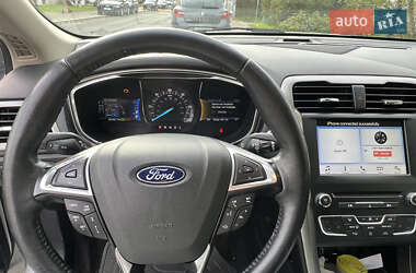 Седан Ford Fusion 2017 в 