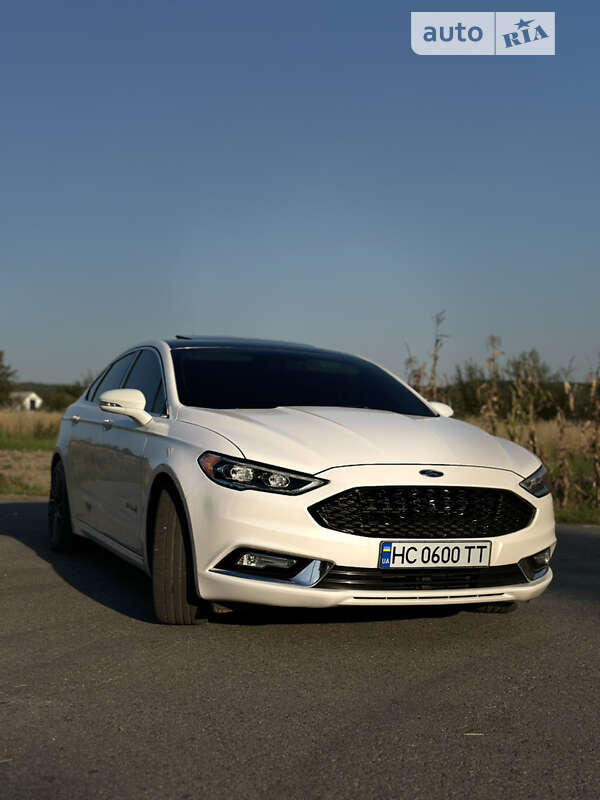 Седан Ford Fusion 2016 в 