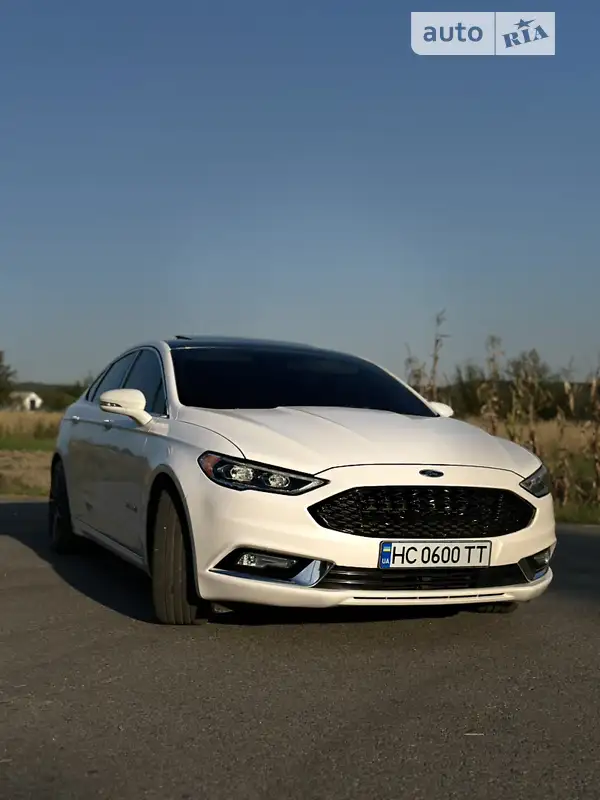 Седан Ford Fusion 2016 в 