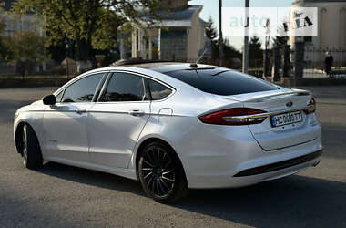 Седан Ford Fusion 2016 в 